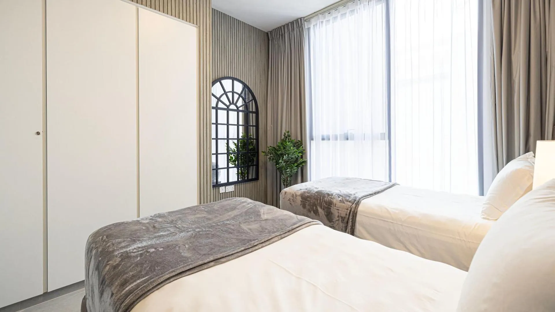 2Br The Al Jada Dream By Blue Cloud Holidays Sharjah
